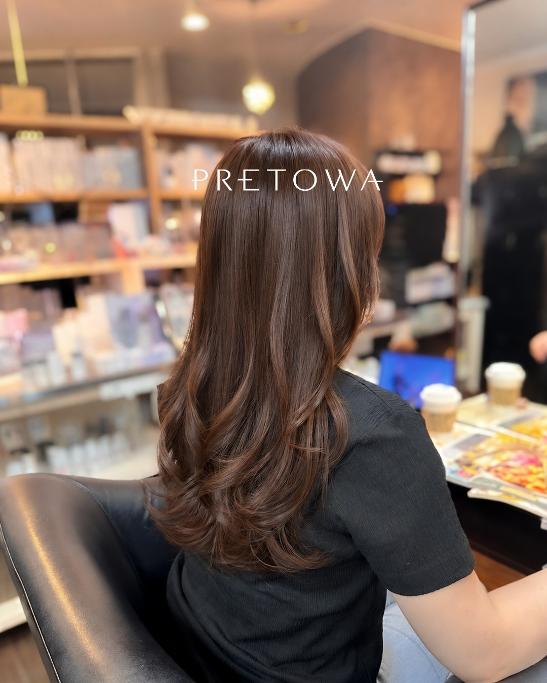 長さを残しながら、段差による動きを楽しむスタイル。