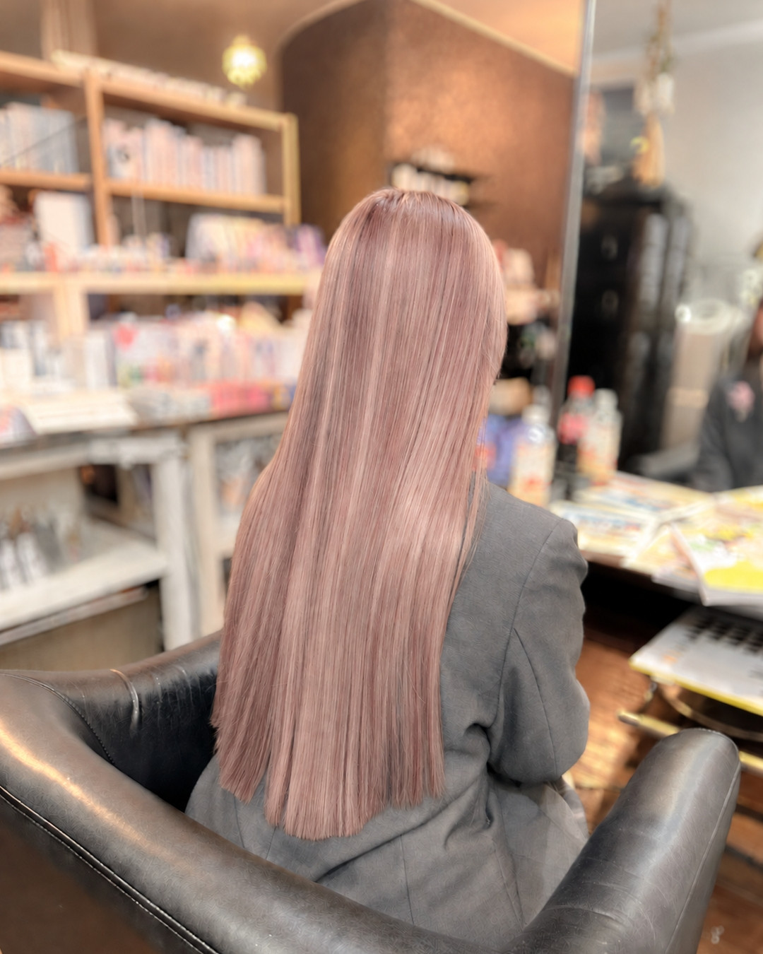 長い毛流れと、厚みを残した毛先のライン。